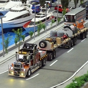 Schwertransport am Jachthafen